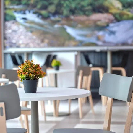 شباب يوث لاروشيت بيت شباب