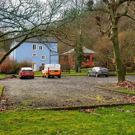 بيت شباب شباب يوث لاروشيت لاروكيتِّ