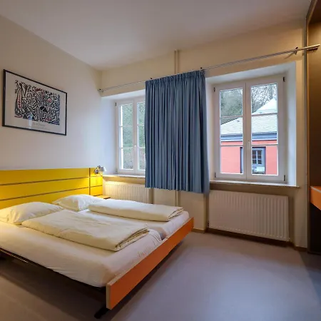 Hostal Youth Larochette