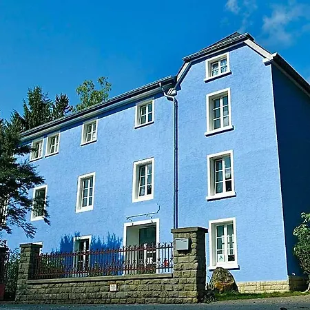 Youth Hostel *